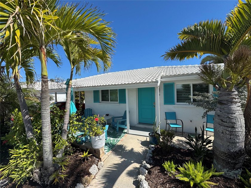 Discover Longboat Key waterfront living at its very best at 718 - Beach Home for sale in Longboat Key, Florida on Beachhouse.com