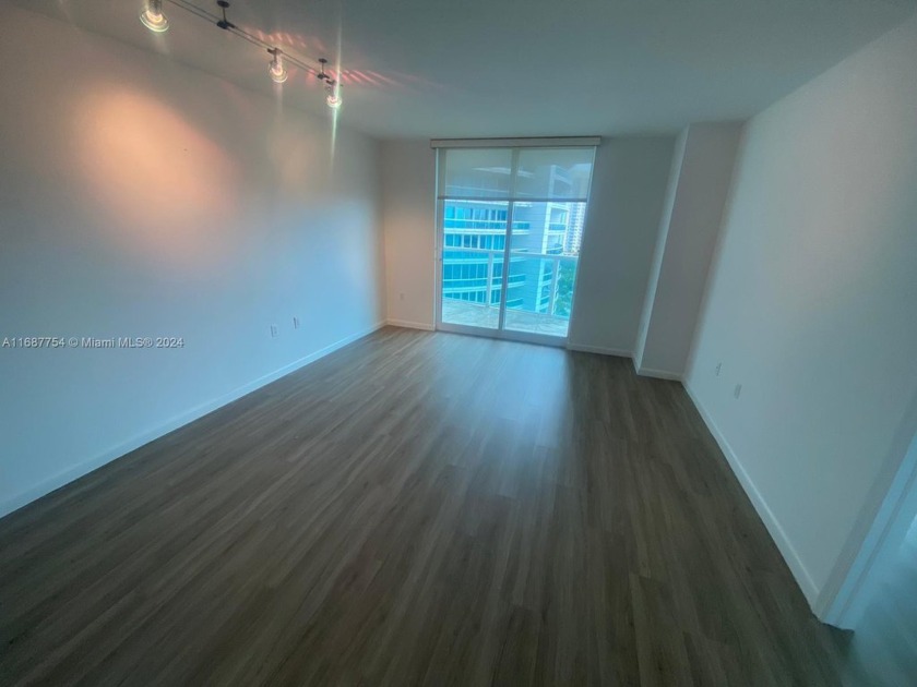 NEW WOOD FLOORING. BEAUTIFUL ONE-BEDROOM, ONE-BATHROOM - Beach Condo for sale in Miami, Florida on Beachhouse.com