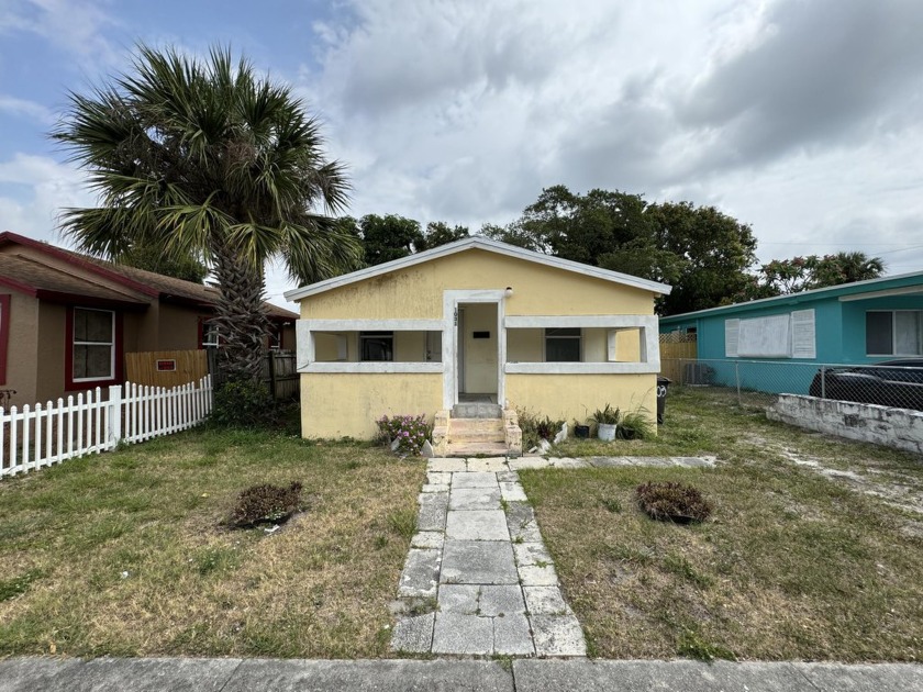 All details and measurements are approximate and should be - Beach Home for sale in West Palm Beach, Florida on Beachhouse.com