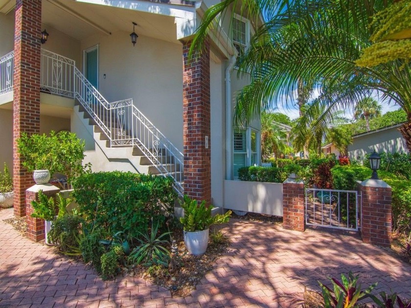 Enchantingly tropical,extensively renovated Island getaway!Walk - Beach Home for sale in Vero Beach, Florida on Beachhouse.com