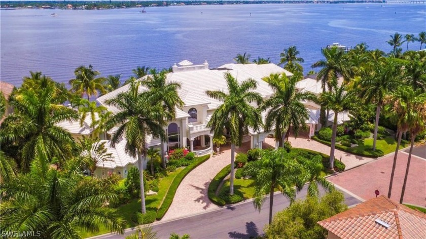 Spectacular Deep Water Riverfront Estate minutes to the Gulf of - Beach Home for sale in Fort Myers, Florida on Beachhouse.com