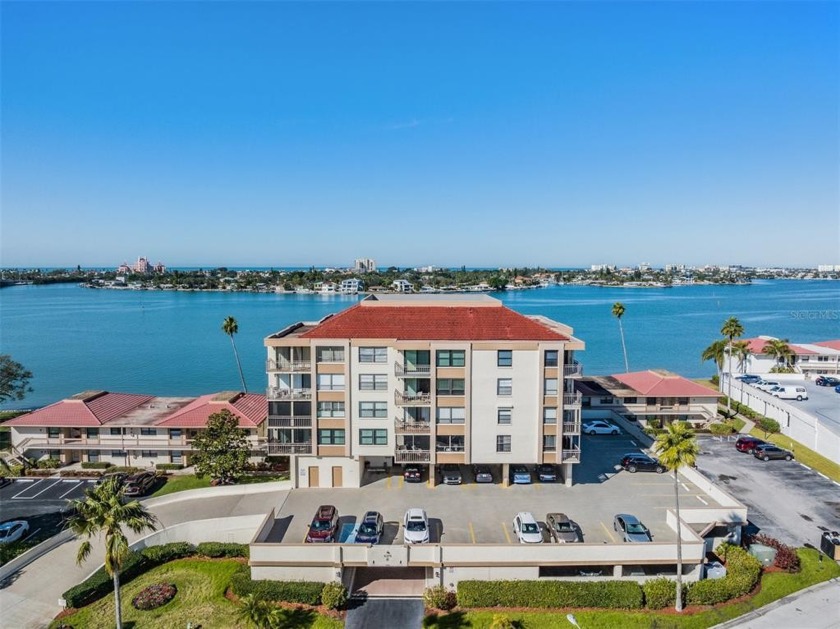 Looking for 2 Bedroom condo with amazing water views? Well, stop - Beach Condo for sale in St. Petersburg, Florida on Beachhouse.com