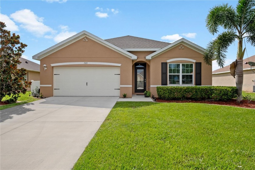 Welcome to this beautiful 4-bedroom, 2-bathroom, 2-car garage - Beach Home for sale in Punta Gorda, Florida on Beachhouse.com