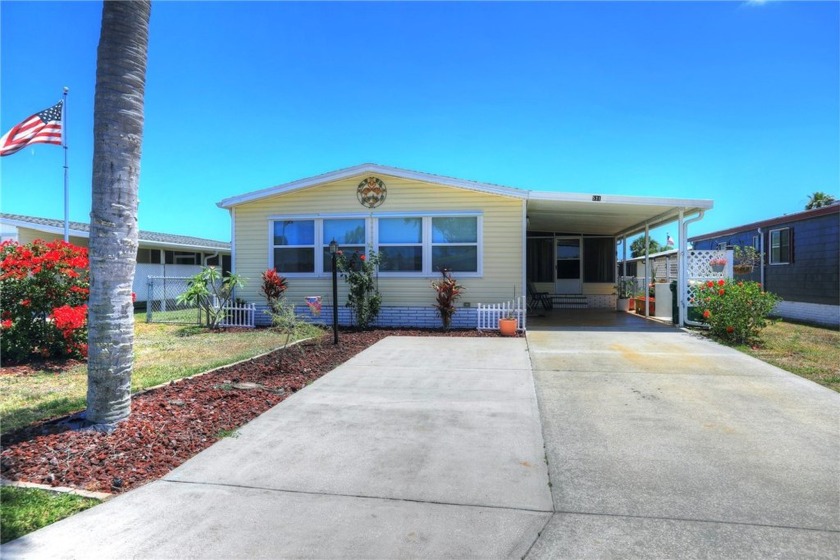 For sale in desirable Barefoot Bay Community! This charming - Beach Home for sale in Sebastian, Florida on Beachhouse.com
