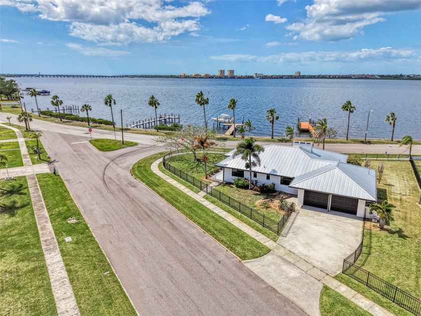 One or more photo(s) has been virtually staged.  Stunning - Beach Home for sale in Bradenton, Florida on Beachhouse.com
