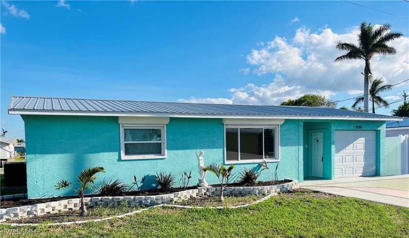 Opportunity awaits... Charming 2 bedroom, Pool Home with Direct - Beach Home for sale in Matlacha, Florida on Beachhouse.com