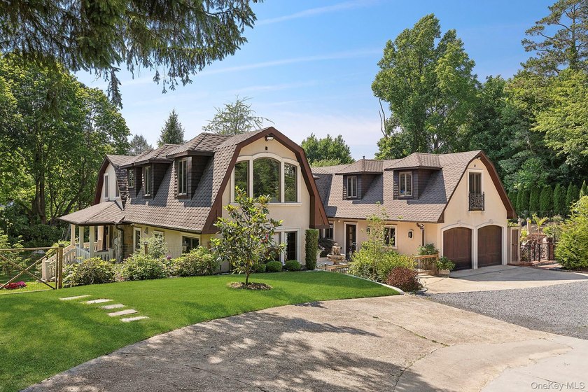 Private Gated Gold Coast Estate | Waterview. Set on - Beach Home for sale in Glen Cove, New York on Beachhouse.com