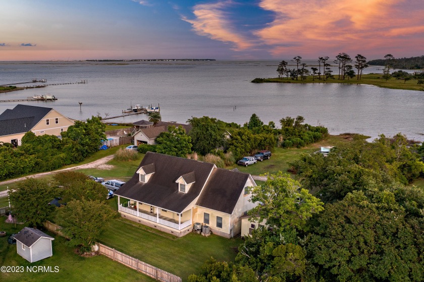Seller offering $10,000 in closing costs with an acceptable - Beach Home for sale in Beaufort, North Carolina on Beachhouse.com