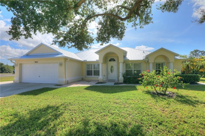 Florida Living Made Easy - Enjoy the relaxed Florida lifestyle - Beach Home for sale in Vero Beach, Florida on Beachhouse.com