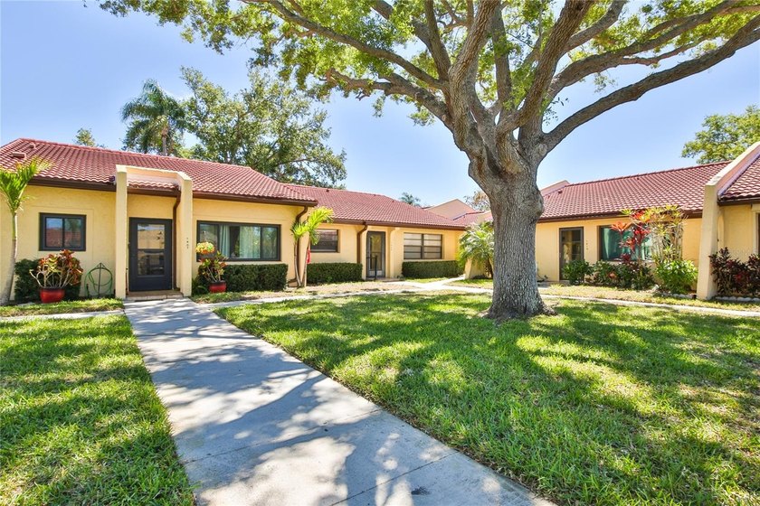 Welcome to Meadowcroft - a hidden gem in Bradenton.  This - Beach Condo for sale in Bradenton, Florida on Beachhouse.com