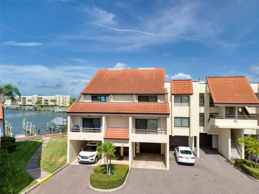 NO DAMAGE FROM EITHER HURRICANE. This large two-bedroom townhome - Beach Townhome/Townhouse for sale in Tierra Verde, Florida on Beachhouse.com