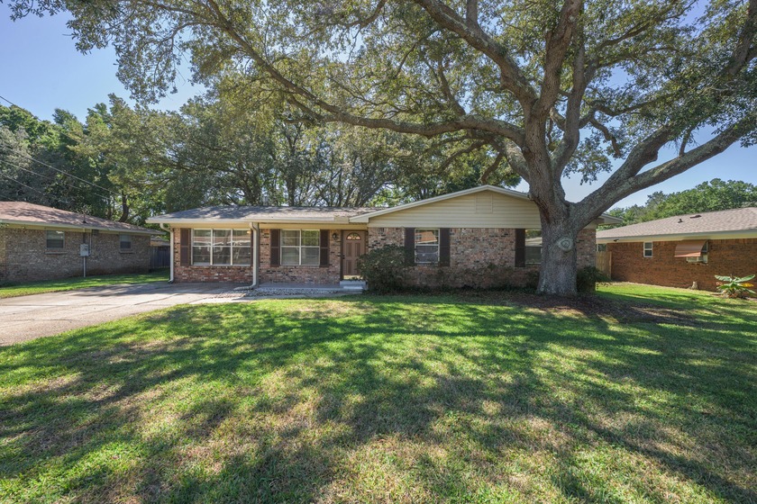 Searching for a charming, well maintained ranch style home with - Beach Home for sale in Mary Esther, Florida on Beachhouse.com