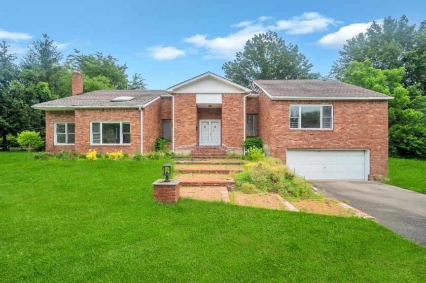 Beautiful split ranch brick home, located near Northern Blvd at - Beach Home for sale in Roslyn, New York on Beachhouse.com