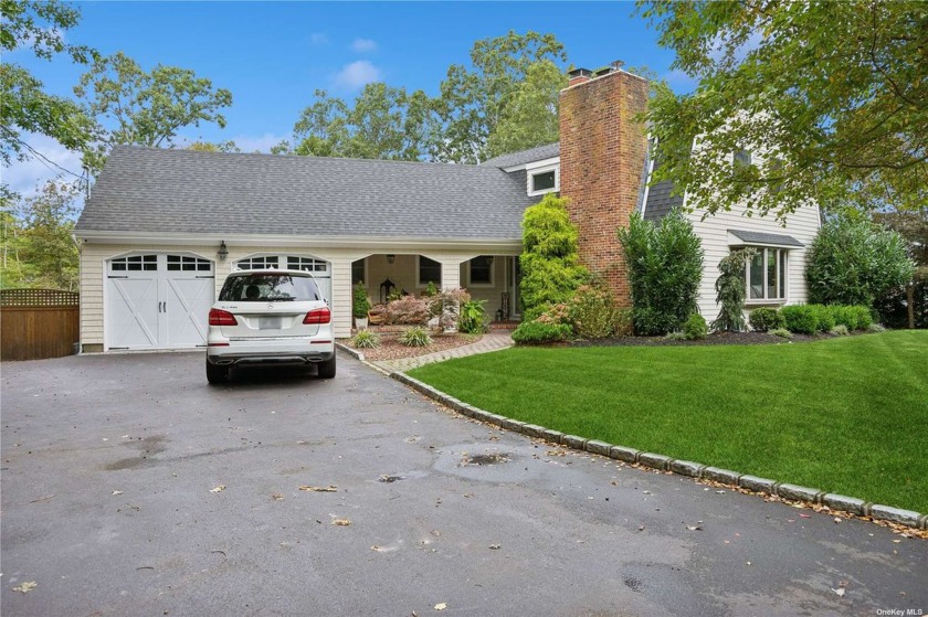 Discover Your Dream Home in Prestigious Old Harbor Colony! - Beach Home for sale in Hampton Bays, New York on Beachhouse.com