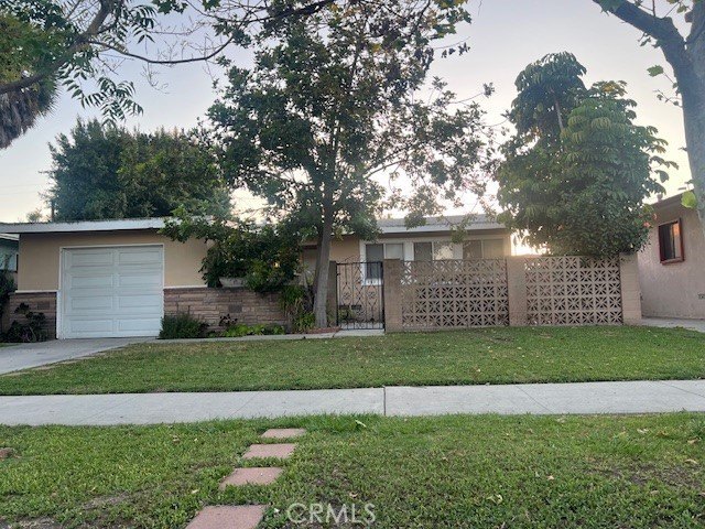 Back on Market  --  Two bedroom, 1-bath home with extra room - Beach Home for sale in Long Beach, California on Beachhouse.com