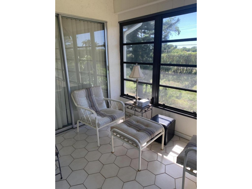 LIGHT AND BRIGHT, 55+ COMMUNITY. NO PERSON UNDER THE AGE OF 18 - Beach Condo for sale in Delray Beach, Florida on Beachhouse.com
