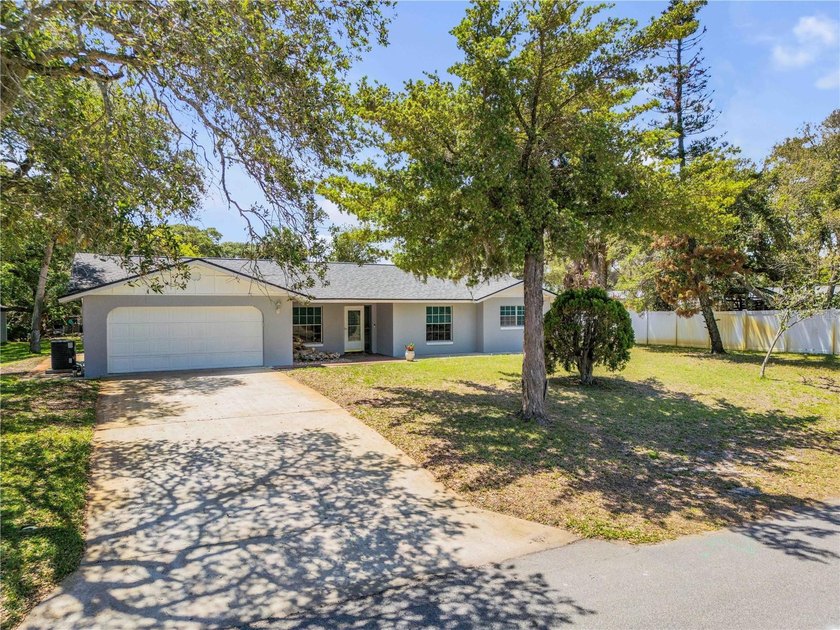 Beachside 3-bedroom, 2-bath block home on an oversized 100 x 150 - Beach Home for sale in New Smyrna Beach, Florida on Beachhouse.com