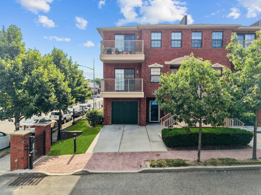 Welcome to 222 Constitution Place, Unit 167, a beautifully - Beach Condo for sale in College Point, New York on Beachhouse.com