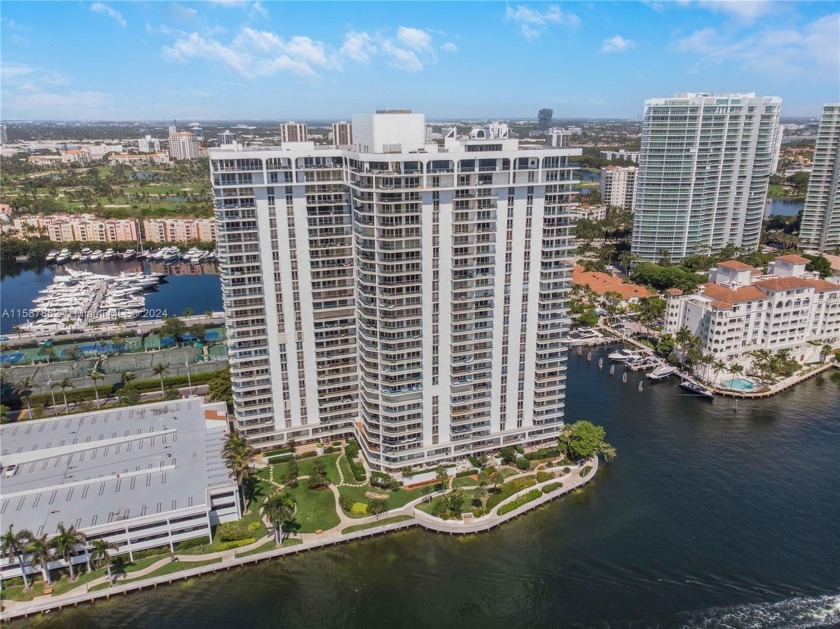 Luxury living with breathtaking views! Double Unit The combined - Beach Condo for sale in Aventura, Florida on Beachhouse.com