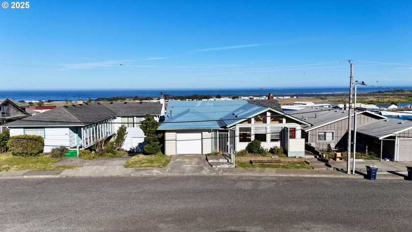 Stunning Ocean  River Views - Versatile 4 Bed, 3 Bath Home in - Beach Home for sale in Gold Beach, Oregon on Beachhouse.com