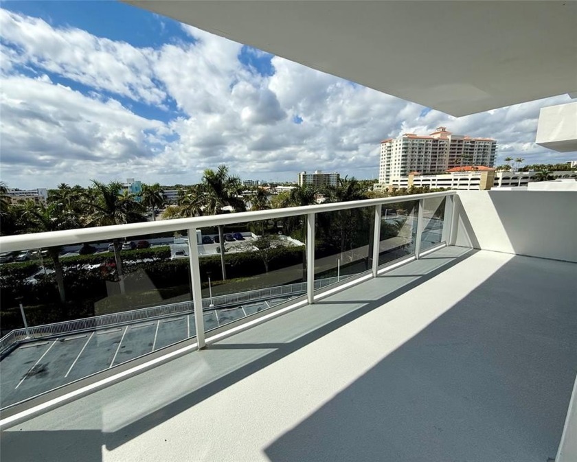 Price! Price! SELLER TO PAY THE $112,000 ASSESSMENT!!!  Western - Beach Condo for sale in Fort Lauderdale, Florida on Beachhouse.com