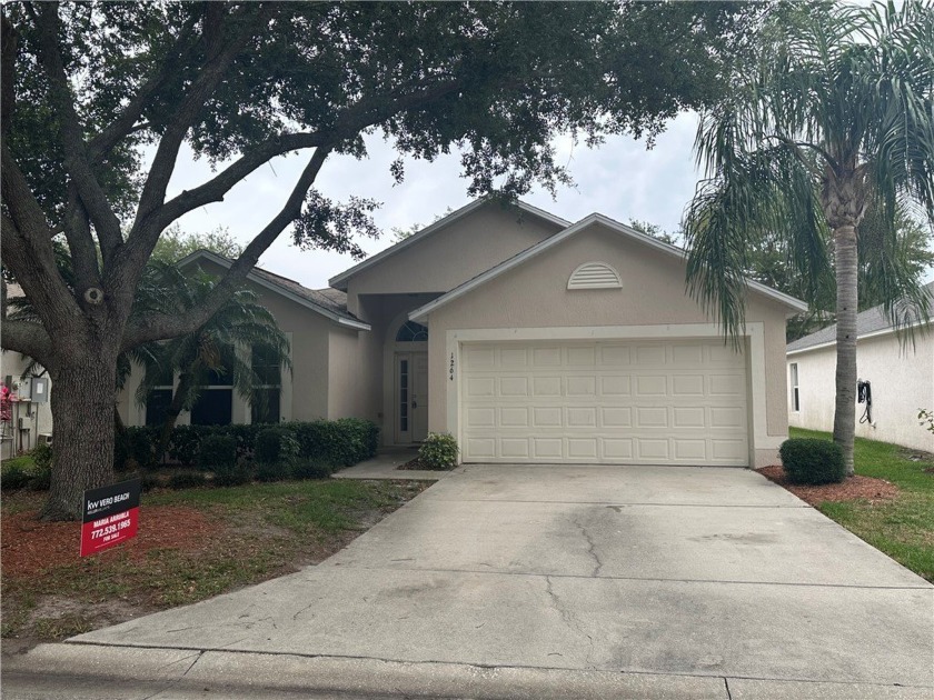 Great Location! 4BR/2BA home in the sought-after Majestic Oaks - Beach Home for sale in Vero Beach, Florida on Beachhouse.com
