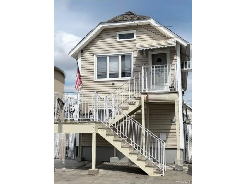 Lovely 3 bedroom 1 bath home in the heart of Hamilton Beach - Beach Home for sale in Howard Beach, New York on Beachhouse.com