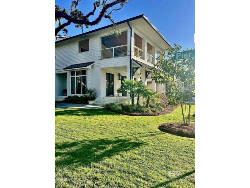 Location, views, and design all wrapped up into one luxurious - Beach Home for sale in Fairhope, Alabama on Beachhouse.com