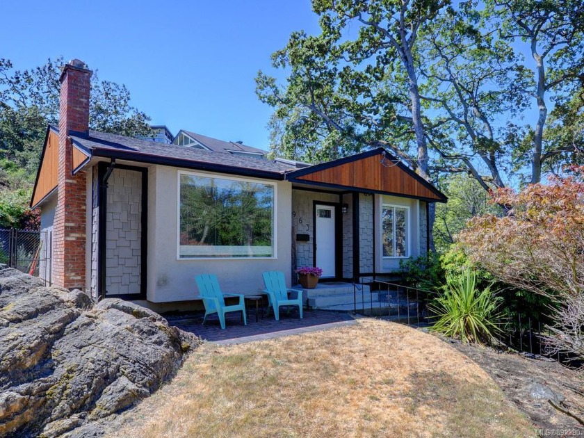 Meticulous ONE LEVEL home in a PRIME LOCATION on the Fairfield/ - Beach Home for sale in Victoria,  on Beachhouse.com