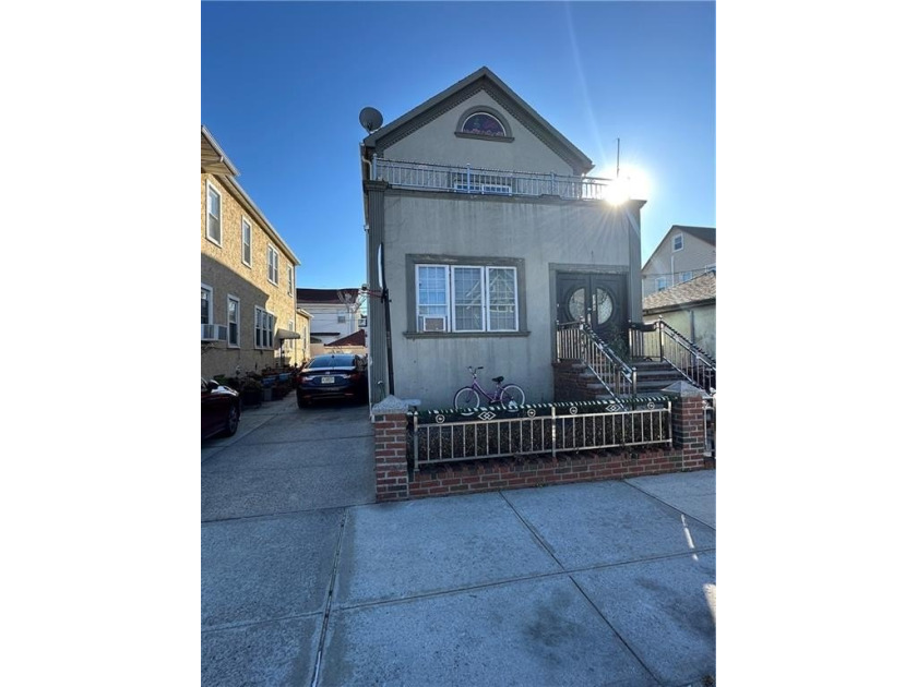 Great investment opportunity in a beautiful beach front Sea gate - Beach Home for sale in Brooklyn, New York on Beachhouse.com