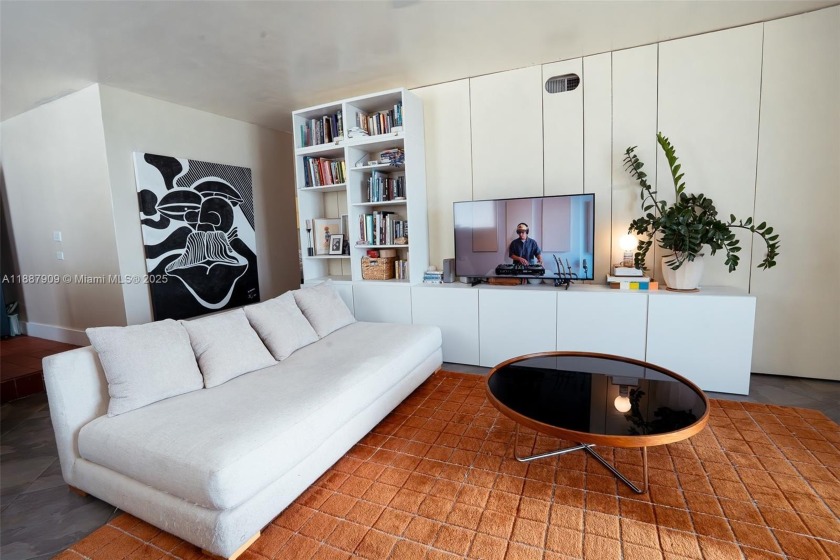 Welcome to this stunning 900 sq ft. charming condo that brings - Beach Condo for sale in North Bay Village, Florida on Beachhouse.com