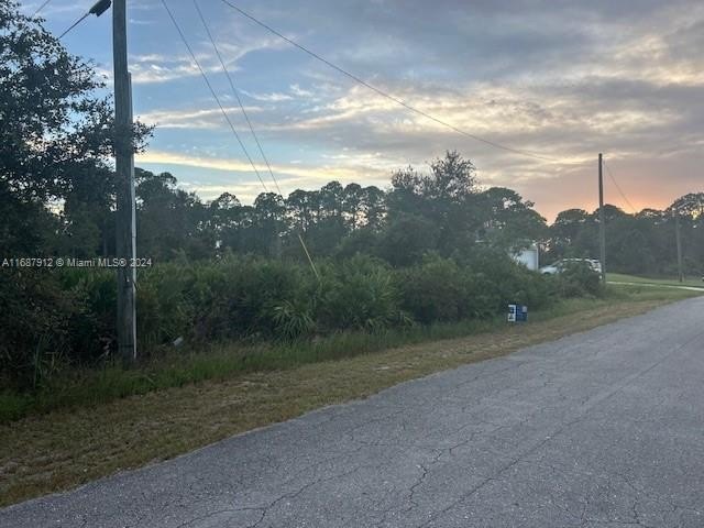 Welcome ! vacant lot in Lehigh Acres. Perfectly located in a - Beach Lot for sale in Lehigh Acres, Florida on Beachhouse.com