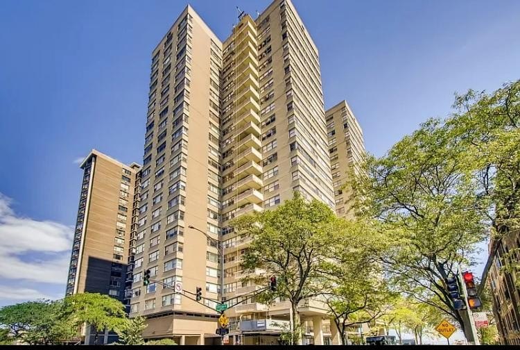 Well-kept balcony unit with beautiful sunset views of the - Beach Home for sale in Chicago, Illinois on Beachhouse.com