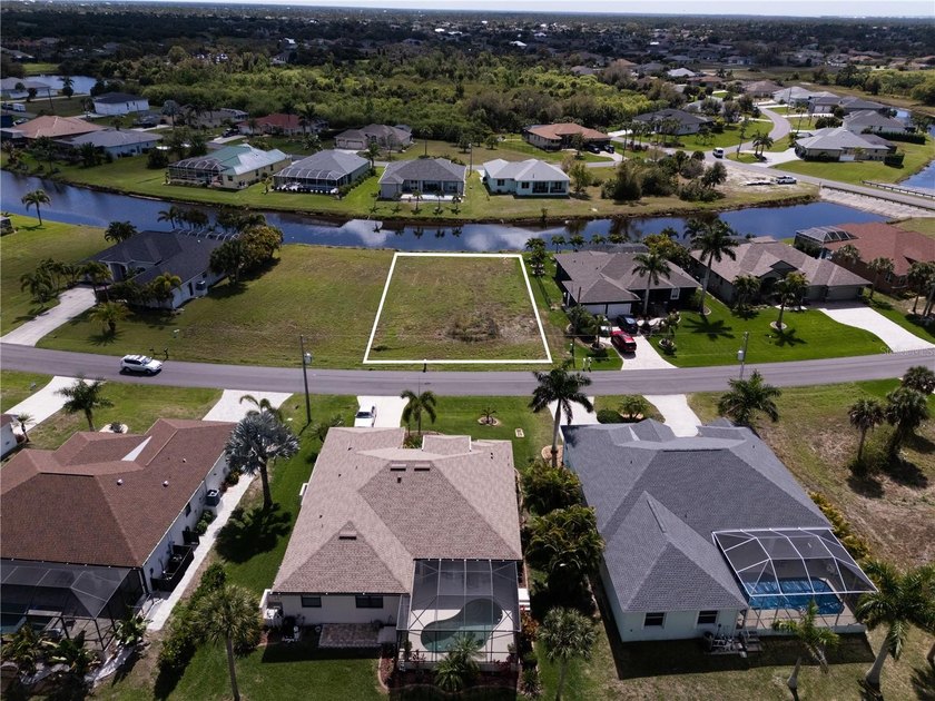 Amazing canal lot, perfect to build your dream home in this - Beach Lot for sale in Rotonda West, Florida on Beachhouse.com