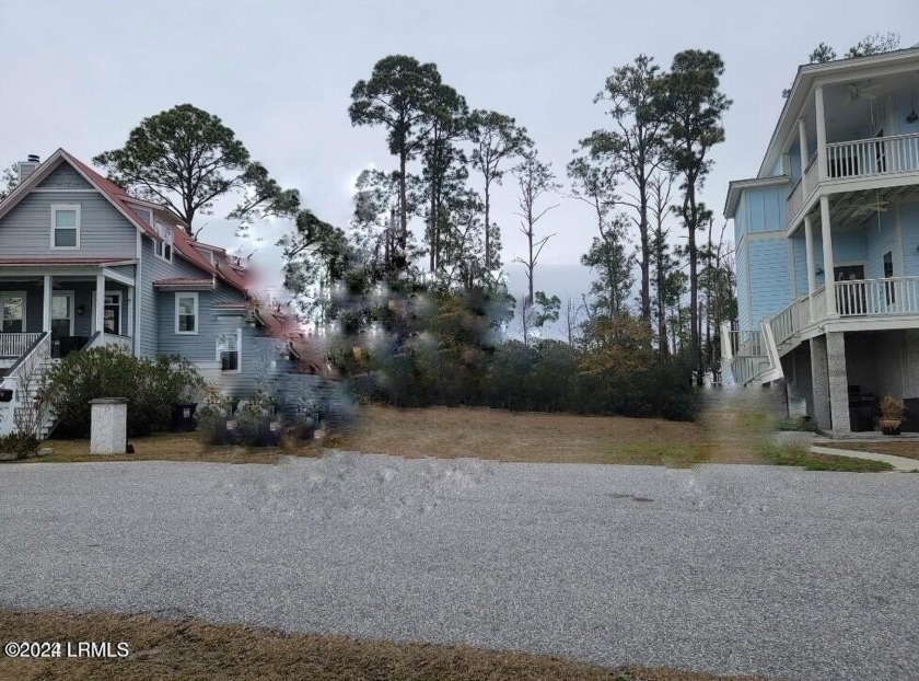 This lot sits on the marshes at Lady's Island. A beautiful - Beach Lot for sale in Beaufort, South Carolina on Beachhouse.com