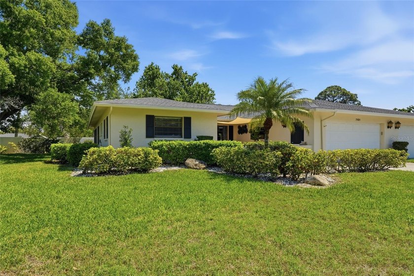 Beautifully renovated, maintenance - free villa situated on a - Beach Home for sale in Sarasota, Florida on Beachhouse.com