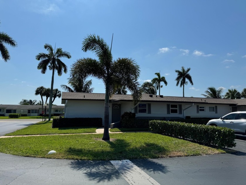 Lovely 1 bedroom 1 bath CORNER VILLA located in the 55+ - Beach Home for sale in West Palm Beach, Florida on Beachhouse.com