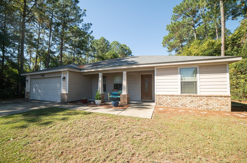 Pool Home! Perfect  opportunity. Prime Navarre location--only 8 - Beach Home for sale in Navarre, Florida on Beachhouse.com