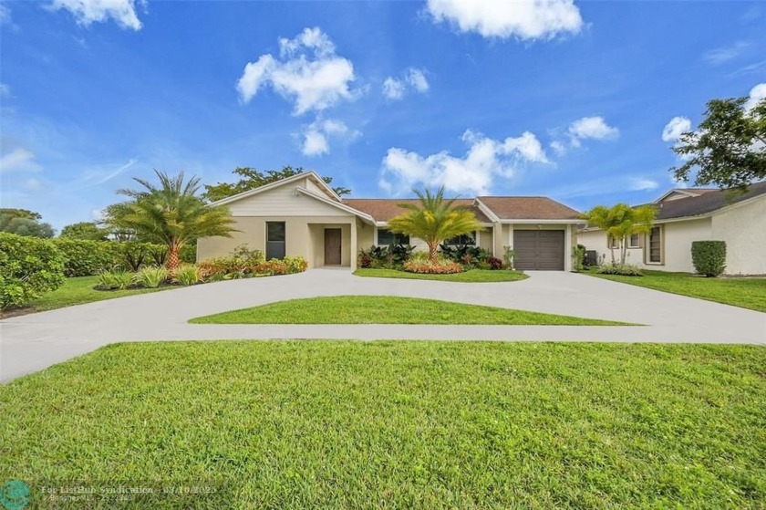 **ALMOST NEW CONSTRUCTION ALERT** This waterfront split 2 bed/2 - Beach Home for sale in Delray Beach, Florida on Beachhouse.com