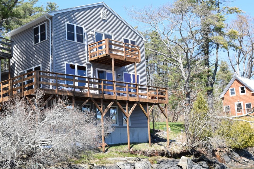 Enjoy this year-round waterfront home as a get-a-way or your - Beach Home for sale in Harpswell, Maine on Beachhouse.com