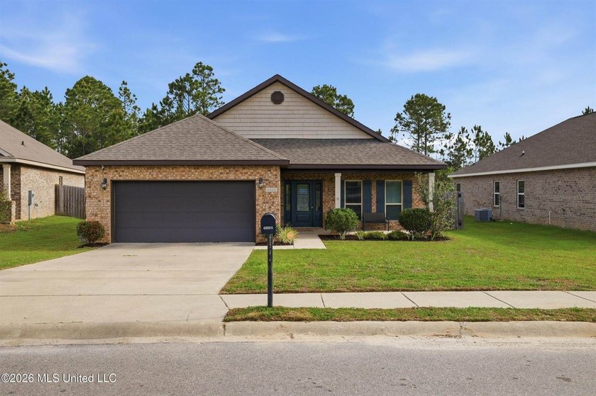 Welcome to stunning 3bd-2ba brick home that boasts almost 2000 - Beach Home for sale in Ocean Springs, Mississippi on Beachhouse.com