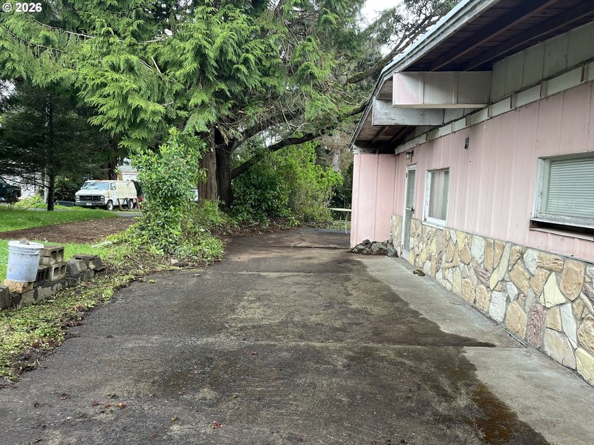 Seller has set an Offer Deadline: Wednesday, May 6, 2026, at 3 - Beach Home for sale in Lincoln City, Oregon on Beachhouse.com