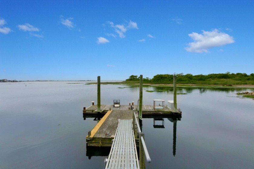Boat Owners Dream House - your own dock with water rights. Close - Beach Home for sale in Broad Channel, New York on Beachhouse.com