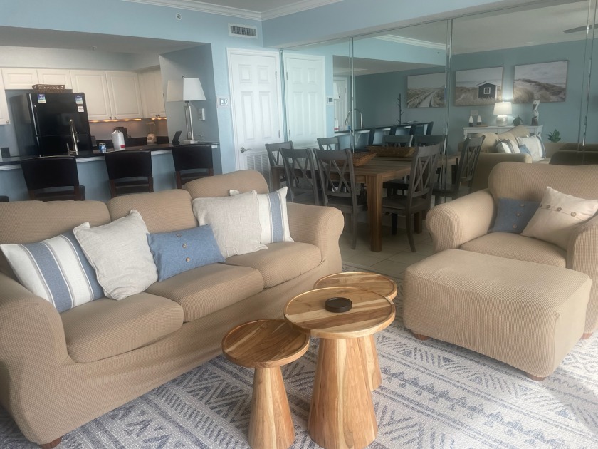Come and enjoy your vacation in this 4th floor condo at Emerald - Beach Vacation Rentals in Panama City Beach, Florida on Beachhouse.com