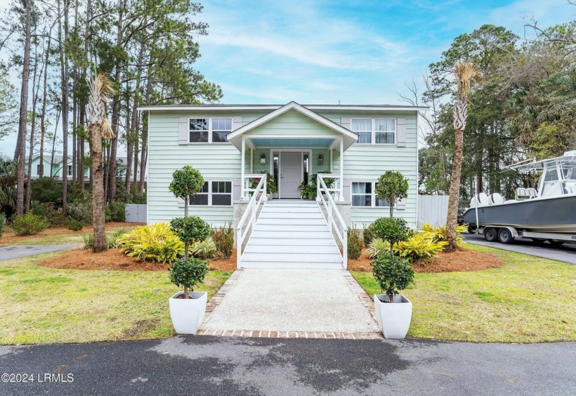 DOCK PERMIT IN HAND! Enjoy the serenity of Coosaw Island in this - Beach Home for sale in Beaufort, South Carolina on Beachhouse.com