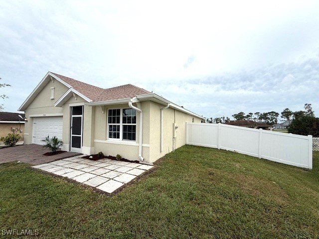 Gorgeous 3 bedrooms 2 baths charming home. Brand new roof and - Beach Home for sale in Fort Myers, Florida on Beachhouse.com