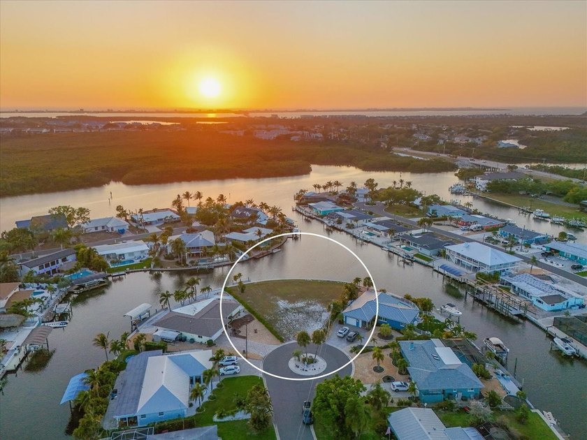 Come discover this slice of paradise and the rare builing - Beach Lot for sale in Bradenton, Florida on Beachhouse.com