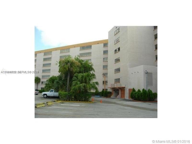 Security lobby entrance! Spacious living/dining area, fully - Beach Condo for sale in Miami, Florida on Beachhouse.com