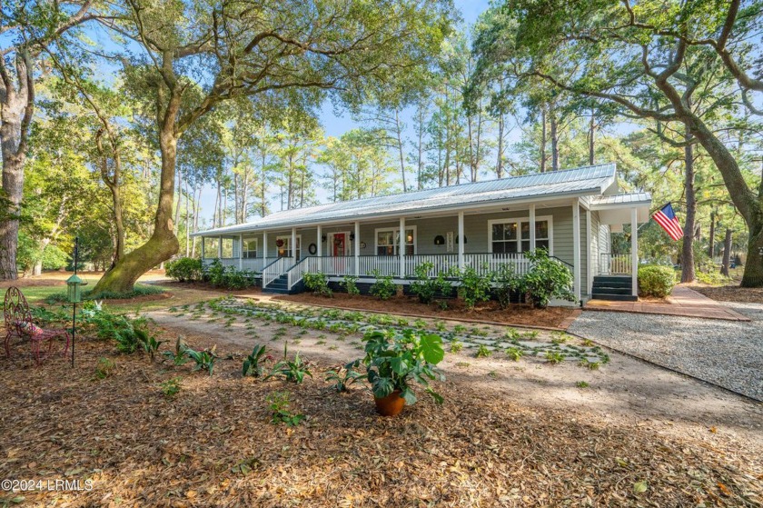 Rare find of 3+ acres with Tidal Pond in Mossy Oaks. This 2400+ - Beach Home for sale in Beaufort, South Carolina on Beachhouse.com