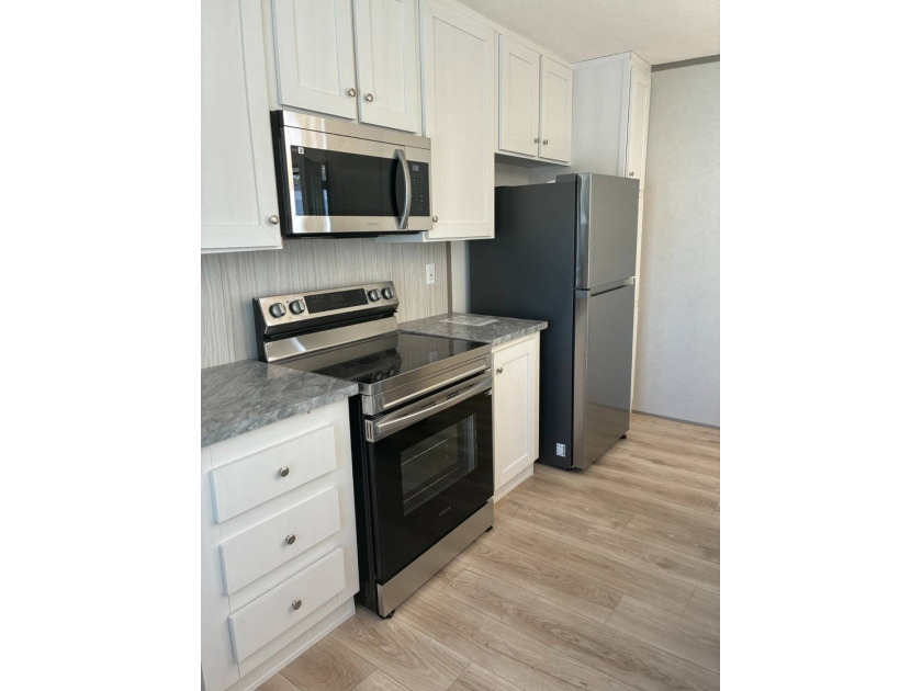 Welcome to this well-maintained 3-bedroom, 2-bathroom - Beach Home for sale in Lafontaine, Indiana on Beachhouse.com